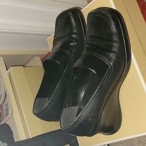 Women's wedge leather shoe